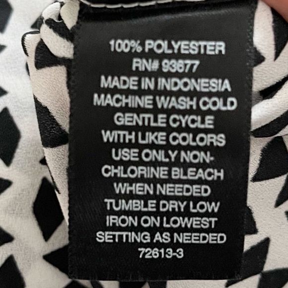 Worthington Sleeveless Button Down Blouse with Geometric Design NWT - Picture 5 of 5